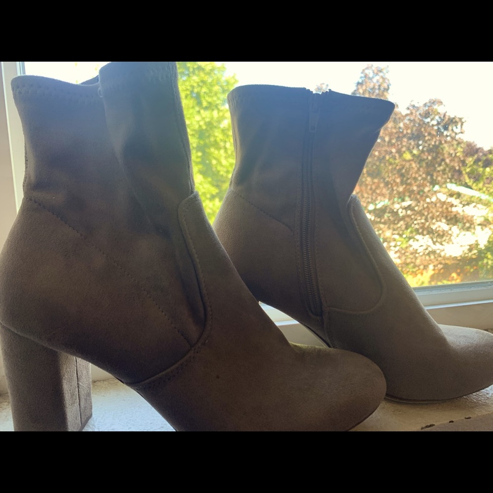 Tan loose top heeled booties. Size 8. Don’t fit.